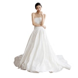 French Retro Breast-Shape Light Wedding Dress Simple Niche High-End Feeld Smeared Smear Small Tail Dress Bride Go Out Yarn HZ0517