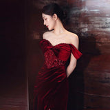One-Word Shoulder Toasting High-Level Wedding Engagement Dress Light Luxury Small Velvet Banquet Presided Over The Fishtail Dress HZ0517
