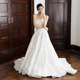 French Retro Breast-Shape Light Wedding Dress Simple Niche High-End Feeld Smeared Smear Small Tail Dress Bride Go Out Yarn HZ0517