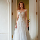 Mori's Dream Petal Wedding Dress 2026 New French Princess Simple Thin Waist V Collared Tail Light HZ0517