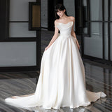 French-Style Densate Light Wedding Dress Bride 2026 New Niche High-End Simple Boobs White Tailing Dress HZ0517