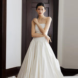 French Retro Breast-Shape Light Wedding Dress Simple Niche High-End Feeld Smeared Smear Small Tail Dress Bride Go Out Yarn HZ0517