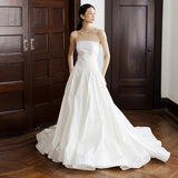 French Retro Breast-Shape Light Wedding Dress Simple Niche High-End Feeld Smeared Smear Small Tail Dress Bride Go Out Yarn HZ0517