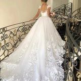 High-End Retro Wedding Dress 2026 New Court Style Queen Temperament Luxury Lace Heavy Industry Tail Wedding Dress HZ0517