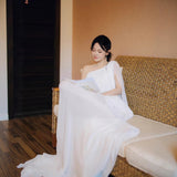 Morning Dress Female Bride Wedding Light Wedding Dress White Simple Engagement Certificate Go Out Niche Design Feeling Shoulder Evening Dress HZ0517