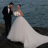 The New Studio Photo Theme Clothing Wedding Dress Photography Couple Seaside Chest Simple Big Drag Tail White Yarn HZ0517