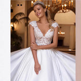 White V-Neck Wedding Dress 2026 New Lace Elegant Lace Stern Bridal Ceremonial Yarn Outdoor Lawn Wedding HZ0517