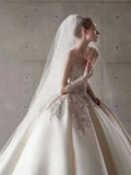 The Main Wedding Dress Of The Vertinium 2025 New Bridal Small Senior Sense French Heavy Industry Luxury Tail Yarn HZ0517