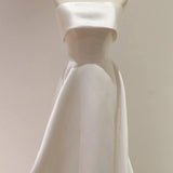 French-Style Lint-Faced Light Wedding Dress With Simple High-End Photo Studio Theme Couple Taking Pictures Of Outdoor Brides Going Out Yarn HZ0517
